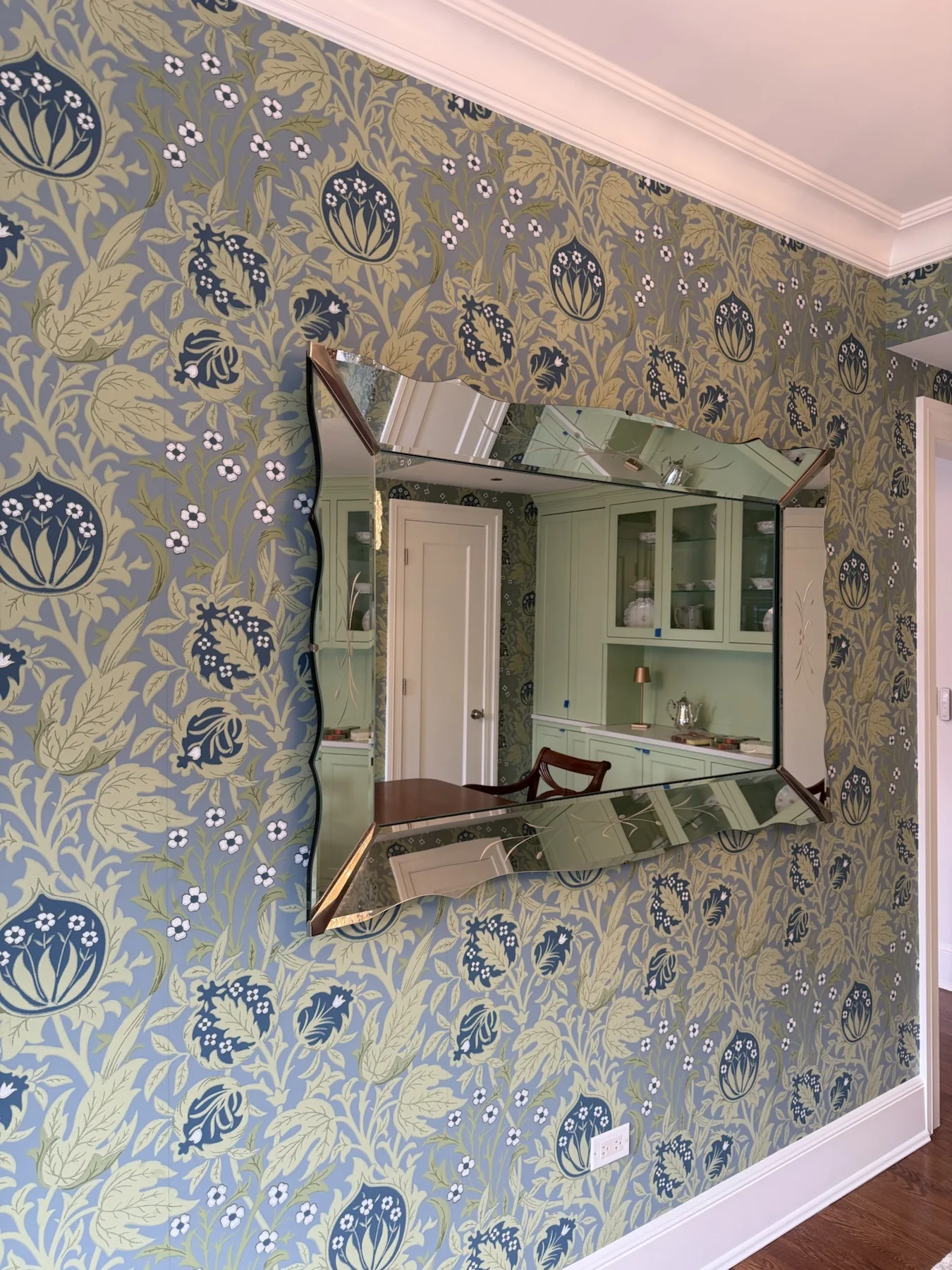 Completed mirror installation by ORLEG Mounting Services