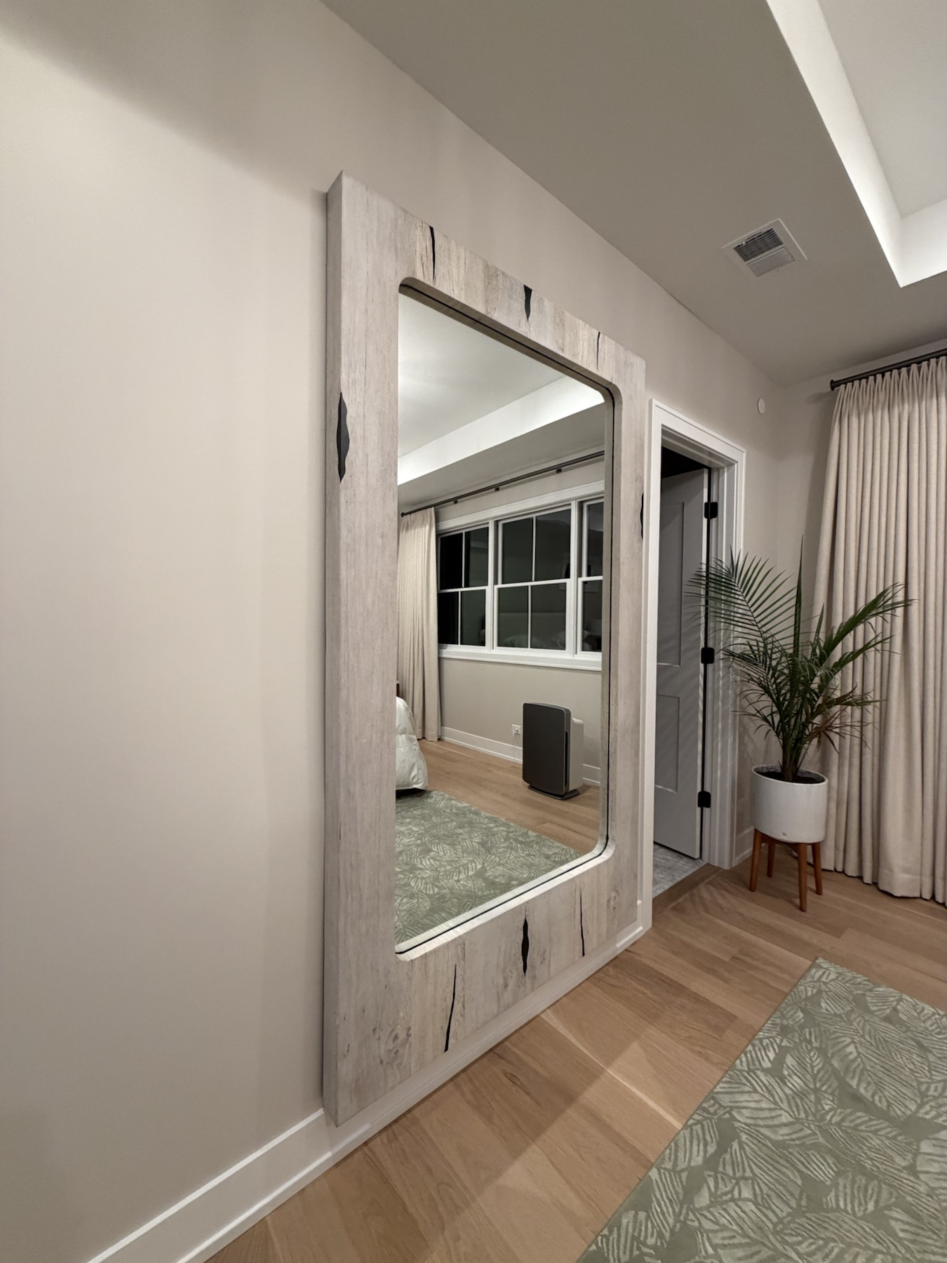 Completed mirror installation by ORLEG Mounting Services
