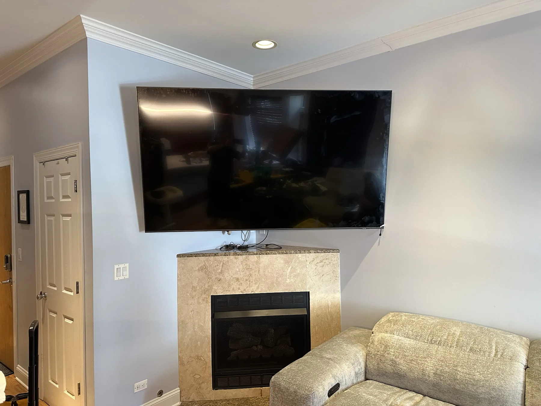 Completed TV installation by ORLEG Mounting Services