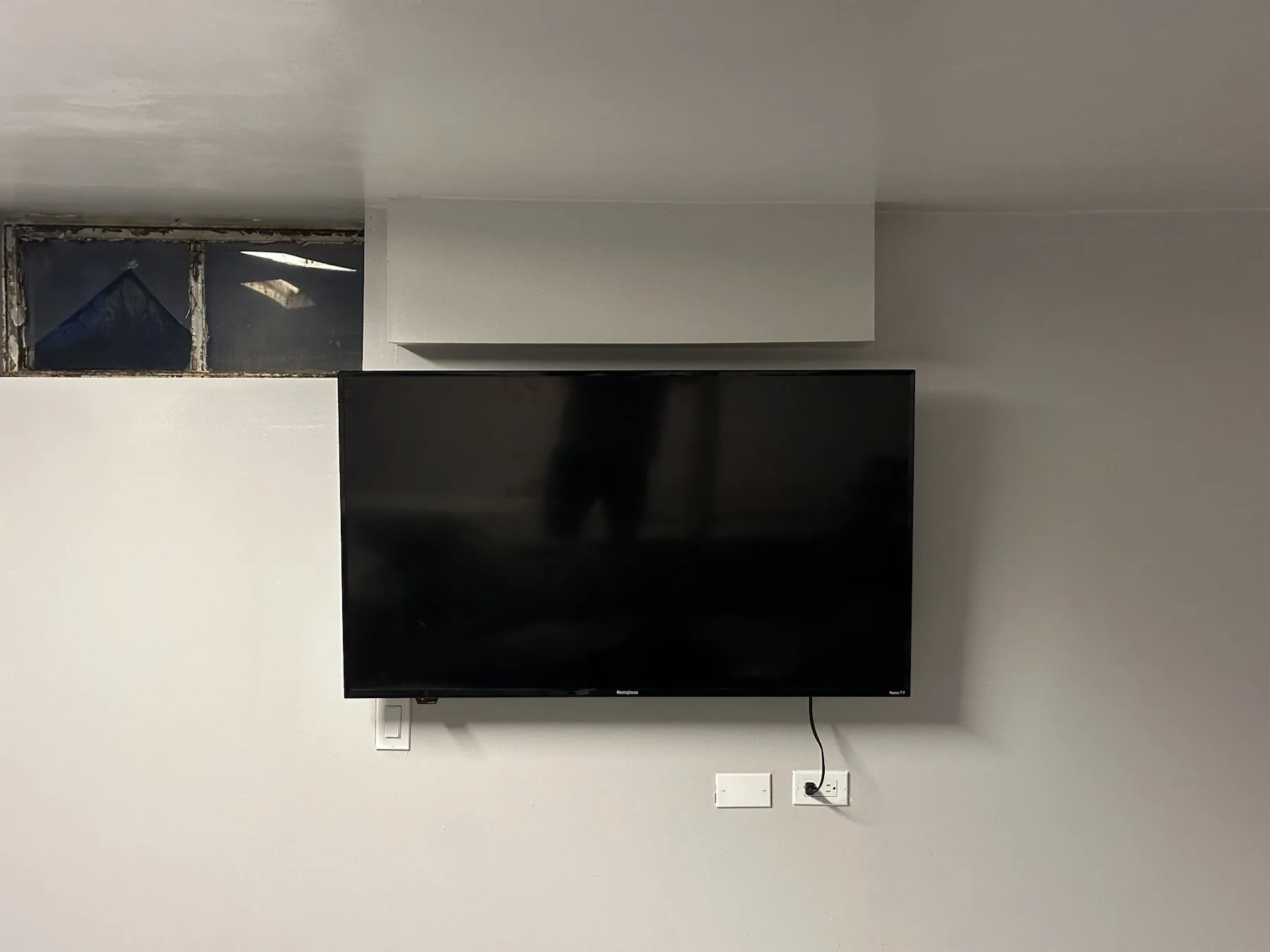 Completed TV installation by ORLEG Mounting Services