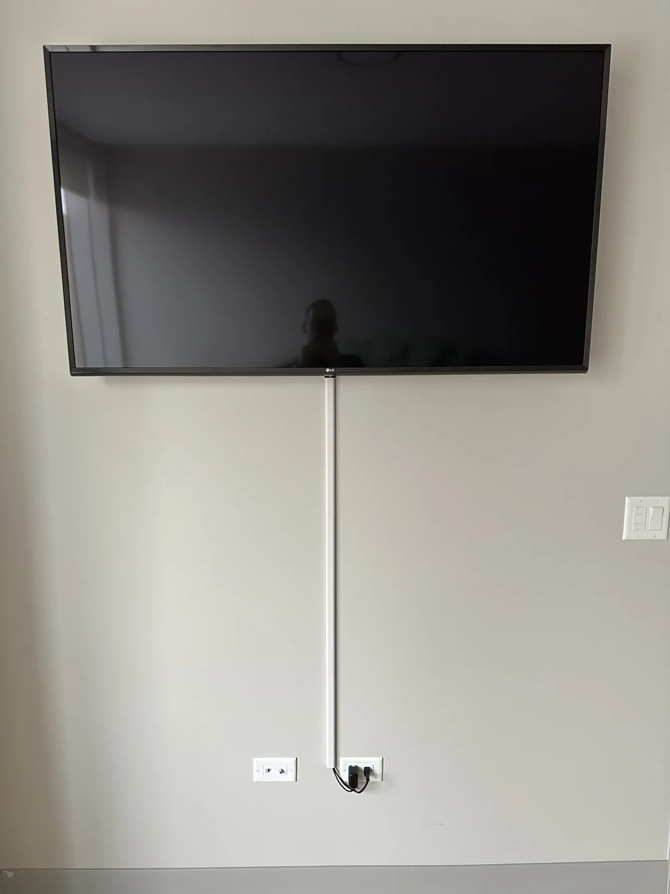Completed TV installation by ORLEG Mounting Services