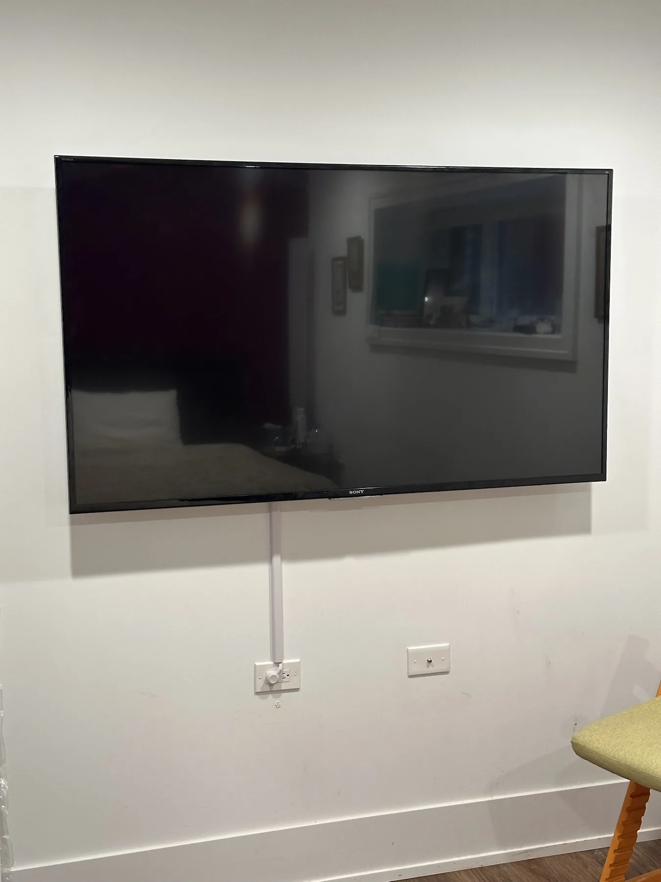 Completed TV installation by ORLEG Mounting Services